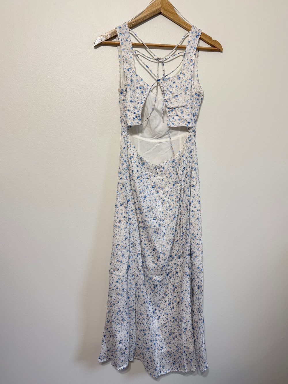 ASTR The Label Floral Linen Midi Dress Size Small Blue White - Picture 6 of 9